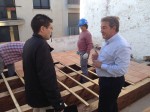 El Alcalde, Juan Bautista Juan, comprueba el avance de las obras de restauración de la Casa de la Vila