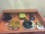 La Biblioteca de Vinaròs acoge una exposición sobre la historia del disco de vinilo