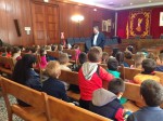 Los alumnos de primero de primaria del colegio Sant Sebastià visitan el Ayuntamiento de Vinaròs
